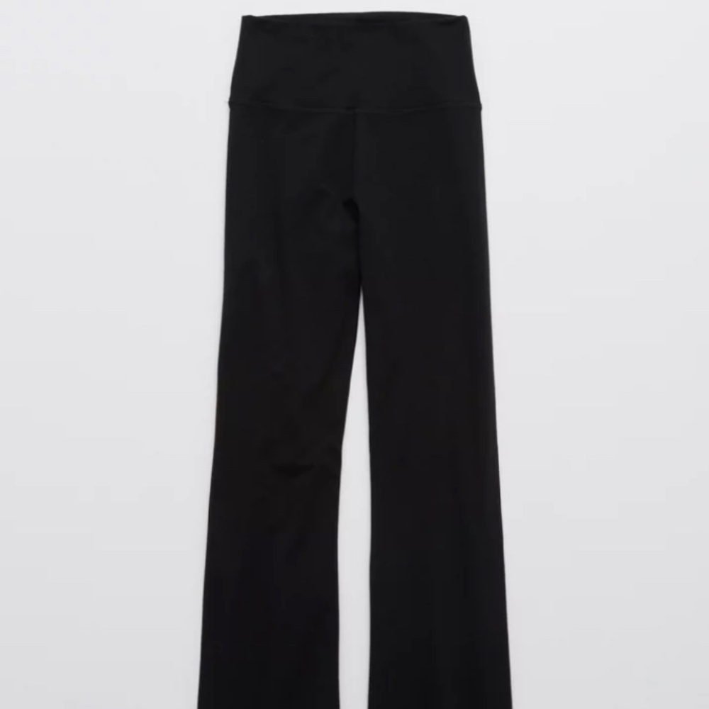 (BASICALLY NWT) 🖤black offline high-waisted flare leggings🖤